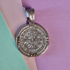 SAN BENITO DIJE EN PLATA Y ORO 7865