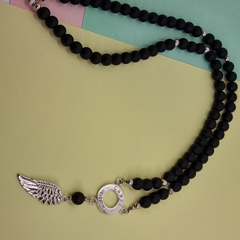 COLLAR CORBATERO CARPE DIEM OBSIDIANA Y PLUMA 6513 - tienda online