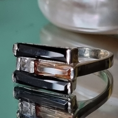 HERMOSO ANILLO DE PLATA, CUBICS, ZAFIROS Y TOPACIO CHAMPAGNE COD: 6407