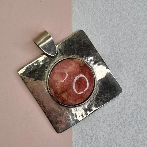 DIJE DE ALPACA CUADRADO CON RODOCROSITA COD: J604