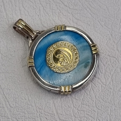 MEDALLA VIRGEN NIÑA CON FONDO NACAR CELESTE 7011K