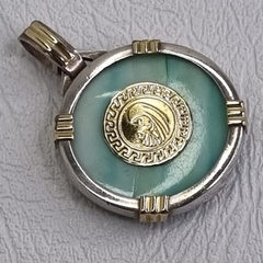 MEDALLA VIRGEN NIÑA PLATA Y ORO COD 7015K FONDO NACAR VERDE