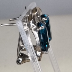 IMPORTANTE PAR DE AROS CON TOPACIO AZUL EN PLATA Y ORO K7226 en internet