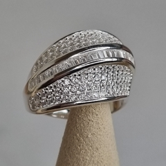 ANILLO PLATA ITALIANA ONDAS CON PAVEE CUBICS CENTRAL K7219