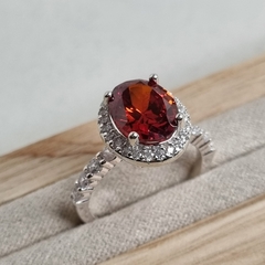 ANILLO REINA AN CON RUBI CENTRAL RECONSTITUIDO Y CUBICS K7234
