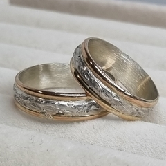 PAR DE ALIANZAS PLATA Y ORO 14K COMBINADAS K7225