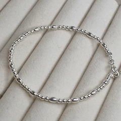 PULSERA FINITA CON BOLITAS DE PLATA DIF FORMAS K7246 - comprar online
