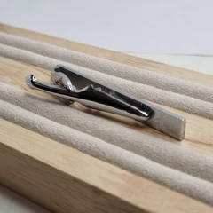 TRABA CORBATA DE ACERO CON DOS CORAZONES - DEBERNARDI - Joyeria Debernardi