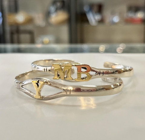 PULSERA PLATA CON INICIAL EN ORO 18 k PROMOCION !! 9574
