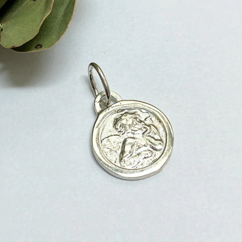 MEDALLA PLATA CON ANGEL DE FAFAEL CHICA K1532