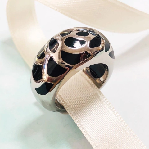 ANILLO CABUJON ACERO Y ESMALTE NEGRO J693