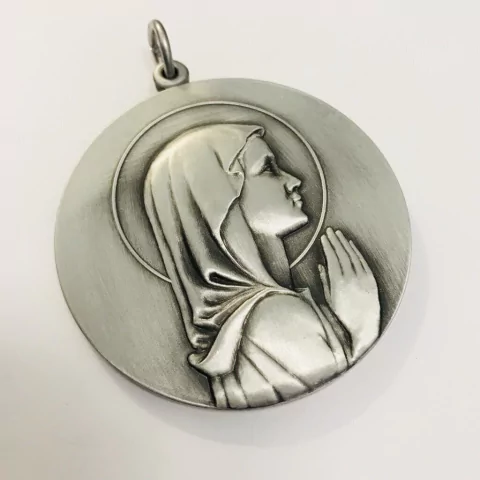 CUNERO VIRGEN NIÑA DE ALUMINIO COLOR PELTRE 6 CM COD: J345