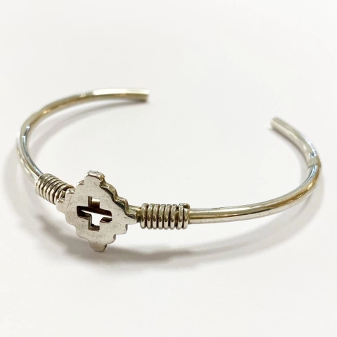 PULSERA RIGIDA PLATA CON CRUZ PAMPA 6980