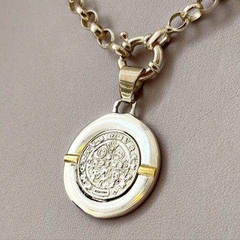 MEDALLON SAN BENITO PLATA Y ORO K1022