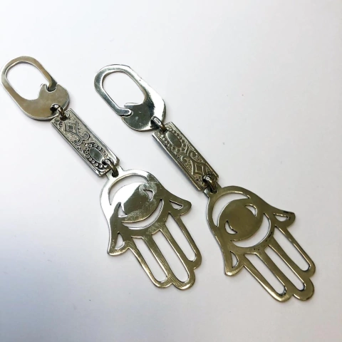 LLAVERO ALPACA CON MANOS DE FATIMA HECHOS A MANO 9840