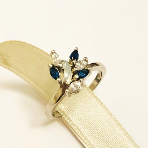 Anillo Sterlicia plata con Zafiros y cubics 9936