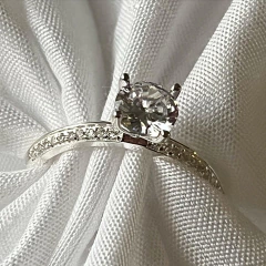 IMPORTANTE ANILLO SOLITARIO PLATA Y CUBICS sk735 - comprar online