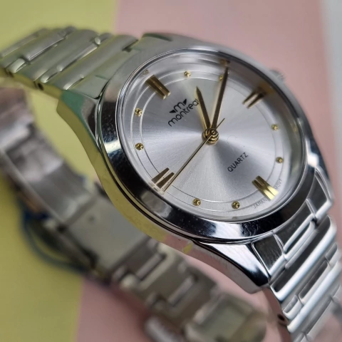 RELOJ MONTREAL ACERO CON NUMEROS Y AGUJAS DORADAS MA334PD