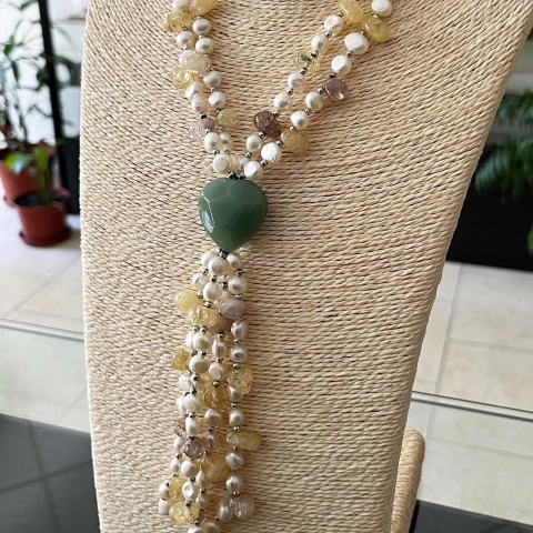 COLLAR DOBLE EN PERLAS DE RIO, CUARZOS Y JADE CENRAL J562