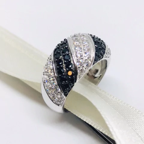 ANILLO DE PLATA Y CUBICS NEGROS Y BLANCOS 7877 - comprar online