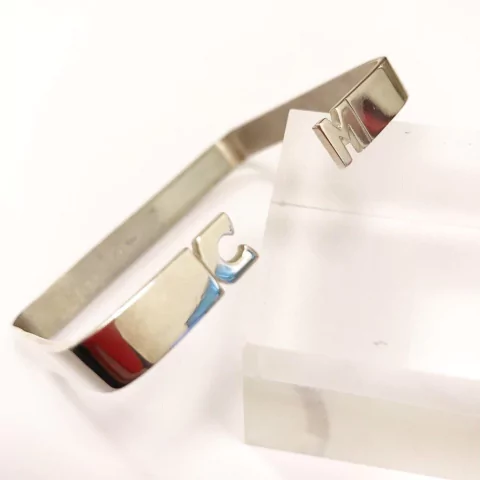 PULSERA RECTANGULAR U OVAL CON INICIALES HECHA A MANO 7040 LETRAS