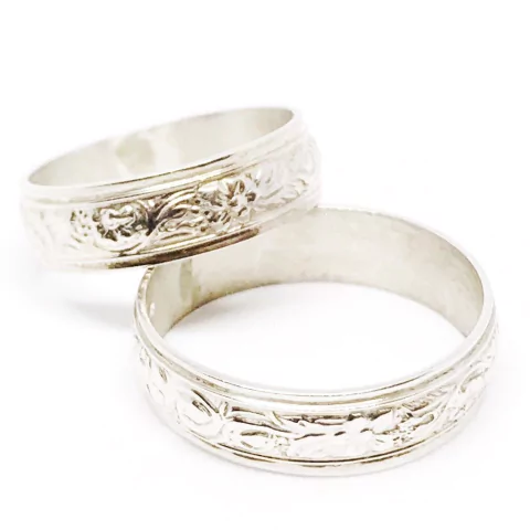 JUEGO DE ALIANZAS PLATA LABRADA EL PAR CON GRABADO - comprar online