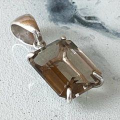 DIJE COLGANTE CON TOPACIO CHAMPAGNE EN PLATA HECHO A MANO K1269 - comprar online
