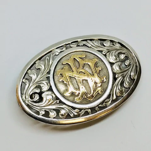 HEBILLA LABRADA EN PLATA Y LETRAS DE ORO 3119