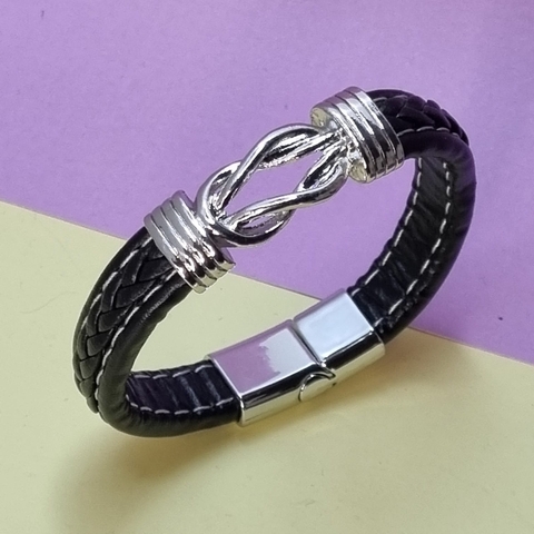 PULSERA DE CUERO NEGRA CON NUDO CENTRAL DE ACERO 5991