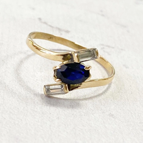 ANILLO ORO CON ZAFIRO ALMENDRA Y CUBIC BAGUETTE SK909