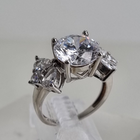 IMPORTANTE ANILLO PLATA Y CRISTAL CENTRAL SWAROVSKI ELEMENTS 4705