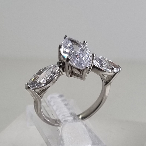 ANILLO PLATA Y CUBIC CENTRAL EN FORMA NAVETTE ALMENDRA COD 4707