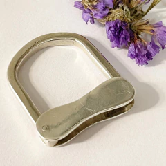 LLAVERO PLATA TIPO GANCHO DISENO EXCLUSIVO DEBERNARDI en internet