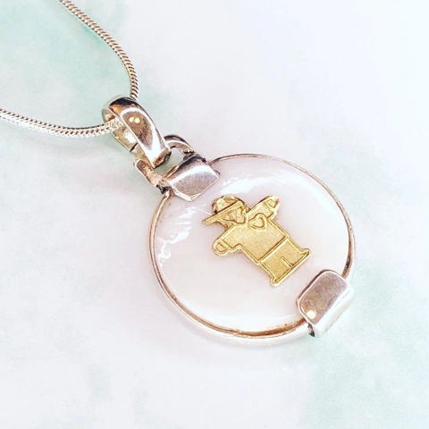 DIJE NENE/NENA HECHO A MANO PLATA ORO Y NACAR