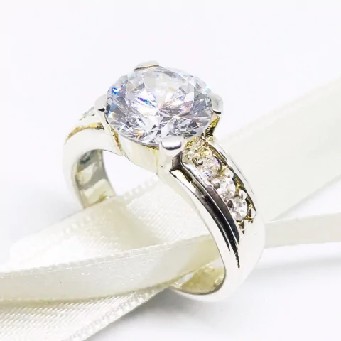 ANILLO TIPO SOLITARIO CON IMPORTANTE PIEDRA CENTRAL 7239