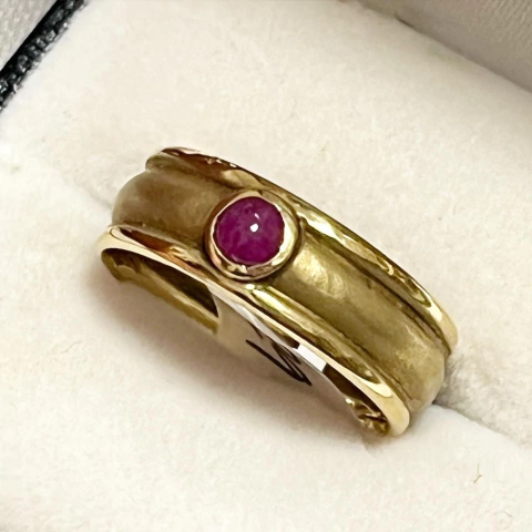 ANILLO ORO CON RUBI NATURAL CABUJON SK932