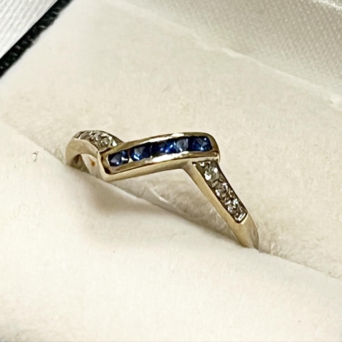 ANILLO ORO BLANCO CON ZAFIROS Y CUBICS SK936