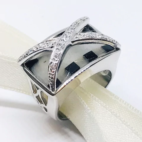 ANILLO PLATA RECTANGULAR CON CUBICS EN X J659 en internet