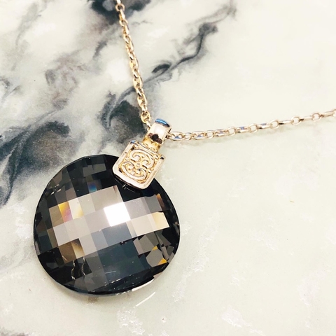 DIJE MODELO TWISTER SWAROVSKI COLOR FUME/HUMO plata 3508