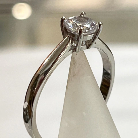 ANILLO SWAROVSKI ESTILO SOLITARIO COMPROMISO 5422