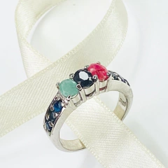 ANILLO TAILANDIA PLATA Y RAIZ DE ESMERALDA, RUBI Y AZABACHE 9997