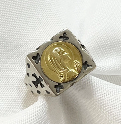 ANILLO SELLO CUADRADO PLATA Y ORO CON VIRGEN NIÑA SK176