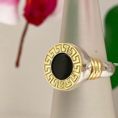 ANILLO BVG ONIX GUARA GRIEGA PLATA Y ORO SK133 - comprar online