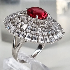 IMPORTANTE ANILLO PLATA RODINADA CUBICS Y RUBI CENTRAL 4242 en internet