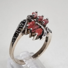 ANILLO PLATA Y RAIZ DE RUBI TAILANDIA COD 1308 - DEBERNARDI - Joyeria Debernardi