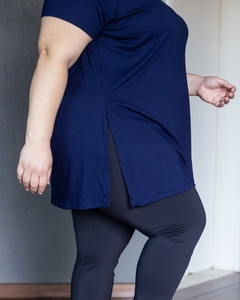 Camiseta Longline alongada Vestleg Feminina PLUS SIZE Azul GOLA V - Loja Tá na Click