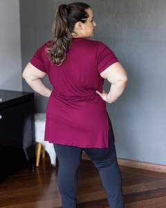 Camiseta Longline alongada Vestleg Feminina PLUS SIZE Marsala GOLA V - Loja Tá na Click