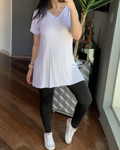 Camiseta Alongada Vestleg Branco GOLA V na internet