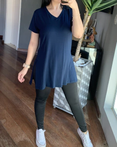 Camiseta Alongada Vestleg Azul Marinho GOLA V - Loja Tá na Click