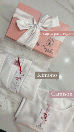 Conjunto Bata Kimono Y Camison de Seda Con Puntilla de Encaje Color Blanco NOVIAS - OhMagnoliaKimonos